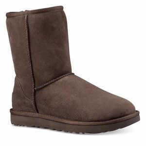 uggs classic short boot chocolate SZ 4 (women’s 6)